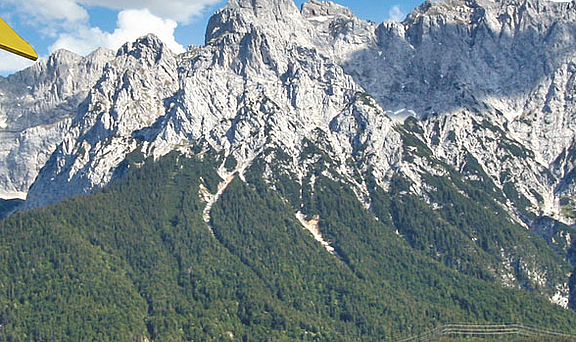 Gas Schieberschild vor Karwendel Panorama 